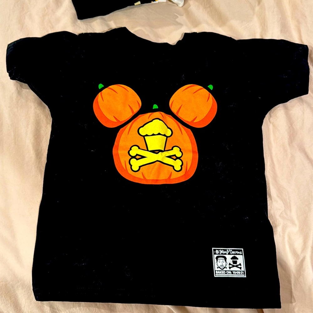 Johnny Cupcakes Pumpkin Crossbones Size 4-T